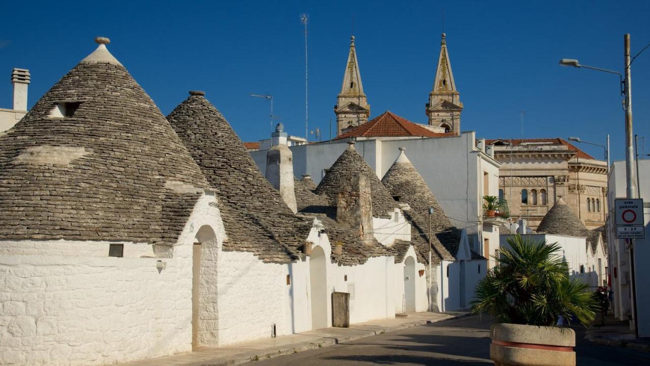Trullo Monte Santo 50 Bed & Breakfast Алберобело Екстериор снимка