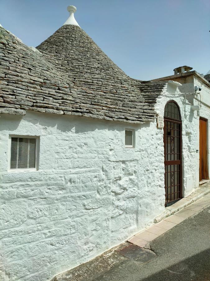 Trullo Monte Santo 50 Bed & Breakfast Алберобело Екстериор снимка